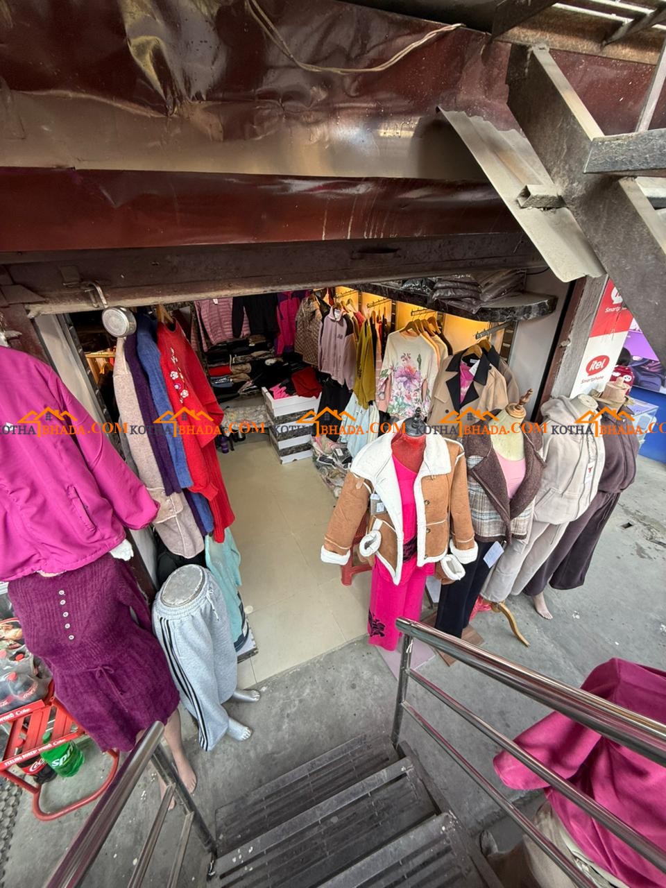 Shutter available for rent in Gwarko